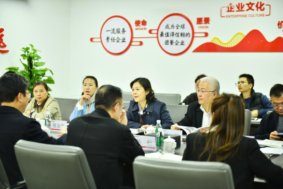 四川省商务厅副厅长尹奇志一行莅临腾博会官网餐饮集团调研指导